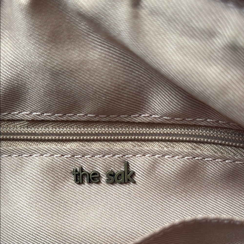 The Sak Stylish Spring Summer Beachy Tan Woven Shoulder Bag w/ Tassel Accent - Picture 4 of 5
